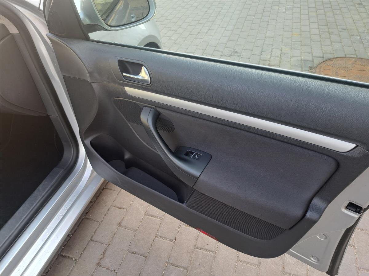 Volkswagen Golf Kombi 1,6 l 77 kw