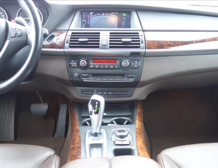 BMW X5 SUV 3,0 l 225 kw