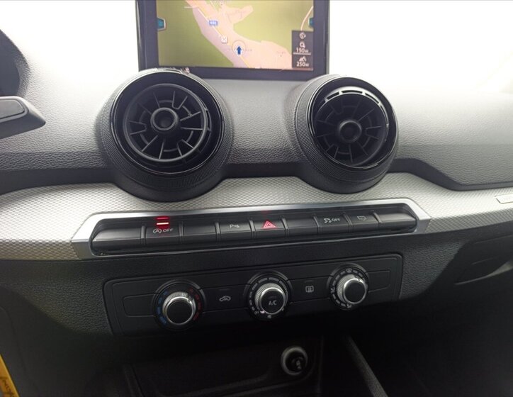 Audi Q2 SUV / Terénní 999,0 85 kw