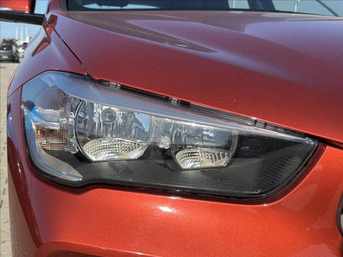 BMW X1 Kombi 1,5 l 100 kw