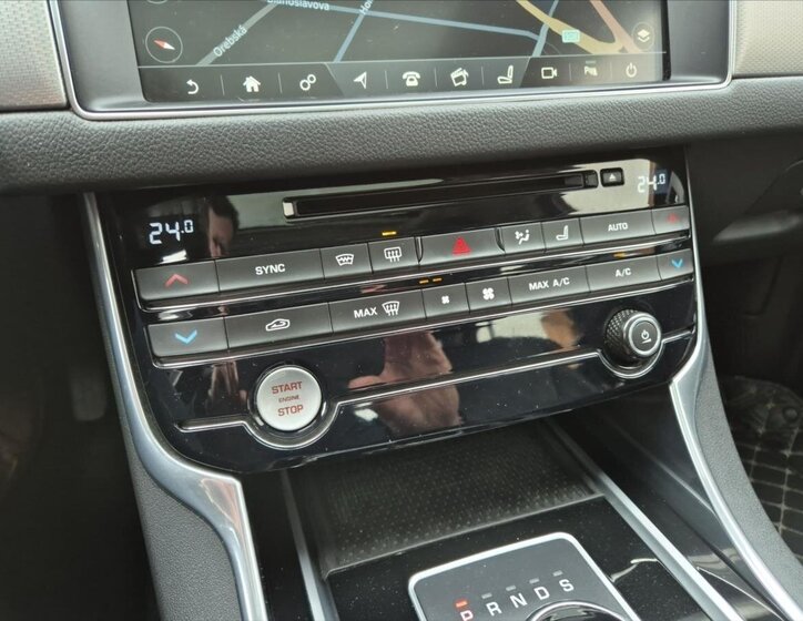 Jaguar XF Sedan 3,0 l 221 kw