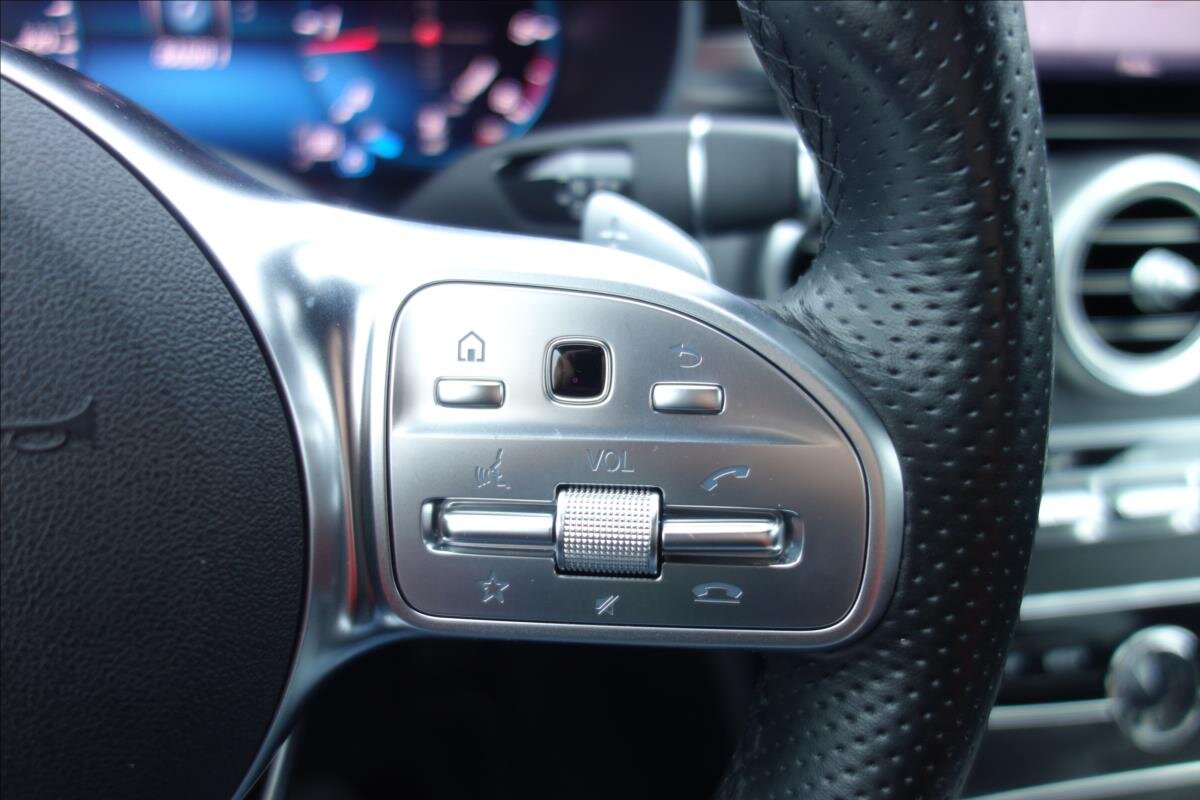 Mercedes-Benz Třídy C Sedan 2,0 l 143 kw