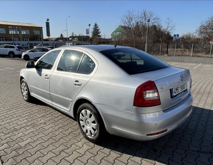 Škoda Octavia Sedan / Limuzína 1,6 l 77 kw