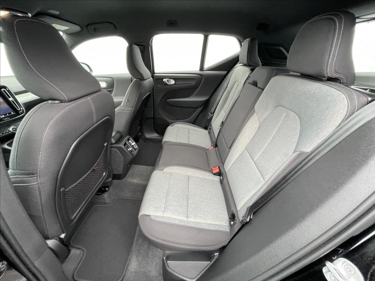 Volvo XC40 SUV / Terénní 2,0 l 145 kw