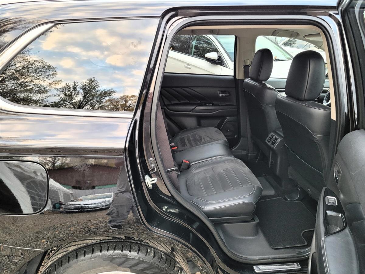 Mitsubishi Outlander SUV 2,4 l 165 kw