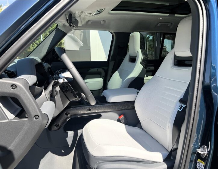 Land Rover Defender SUV / Terénní 4,4 l 467 kw