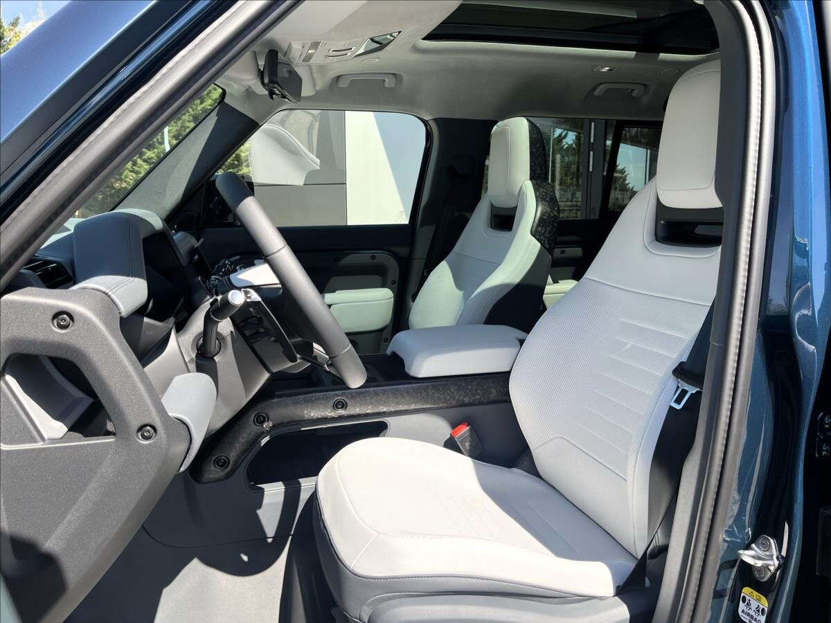 Land Rover Defender SUV / Terénní 4,4 l 467 kw