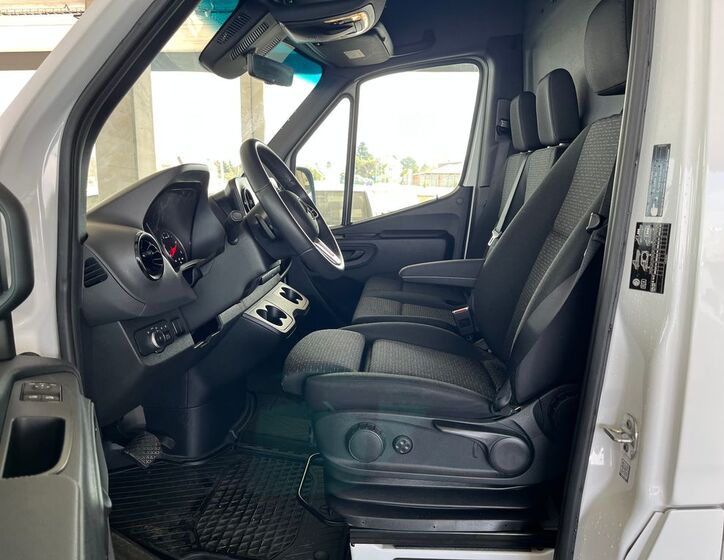 Mercedes-Benz Sprinter 11