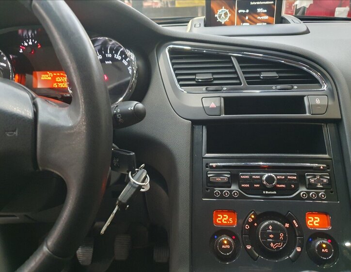 Peugeot 5008 MPV 1,6 l 88 kw