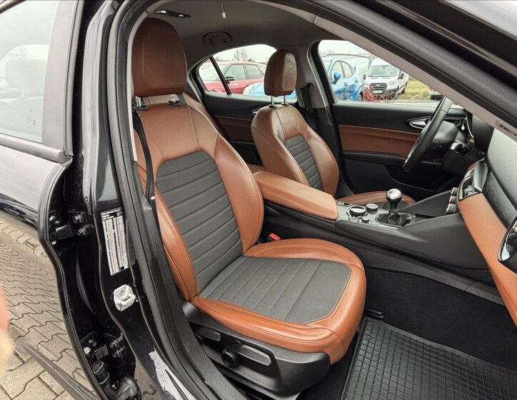 Alfa Romeo Giulia Sedan / Limuzína 2,1 l 132 kw