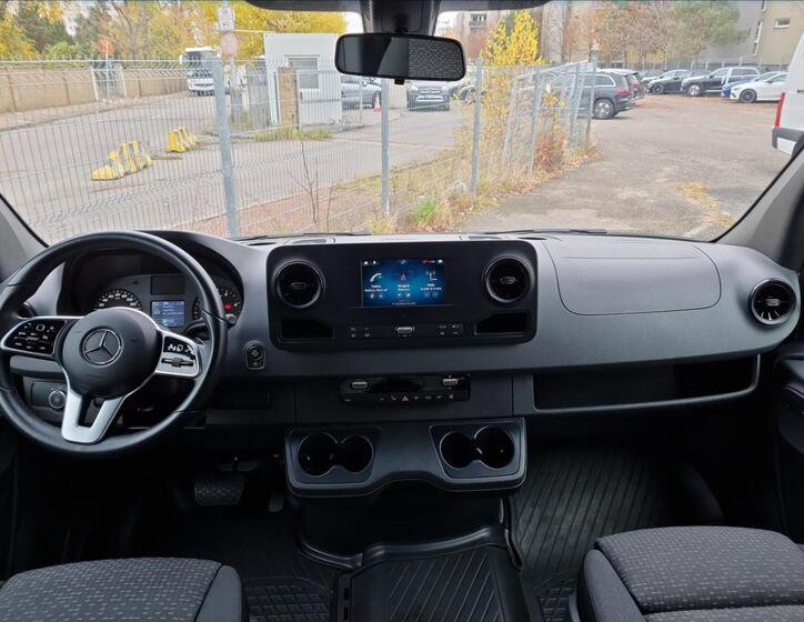 Mercedes-Benz Sprinter 11