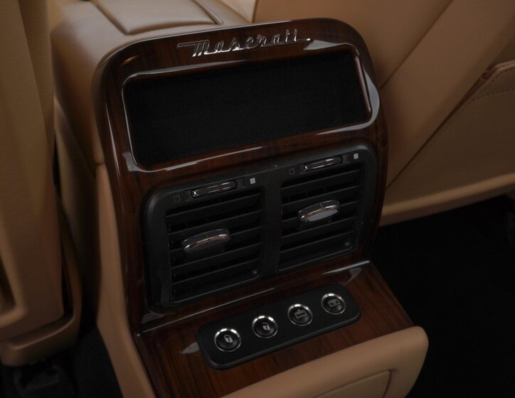 Maserati Quattroporte Sedan 4,2 l 295 kw