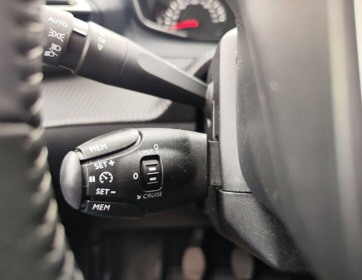 Peugeot 208 Hatchback 1,2 l 74 kw