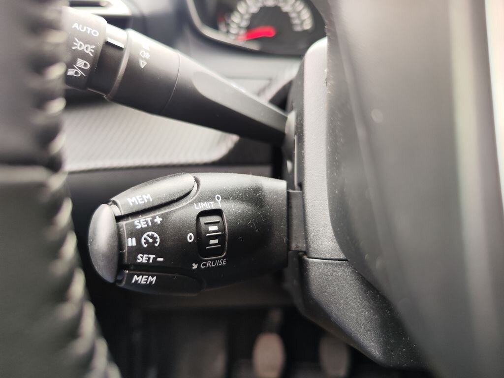 Peugeot 208 Hatchback 1,2 l 74 kw