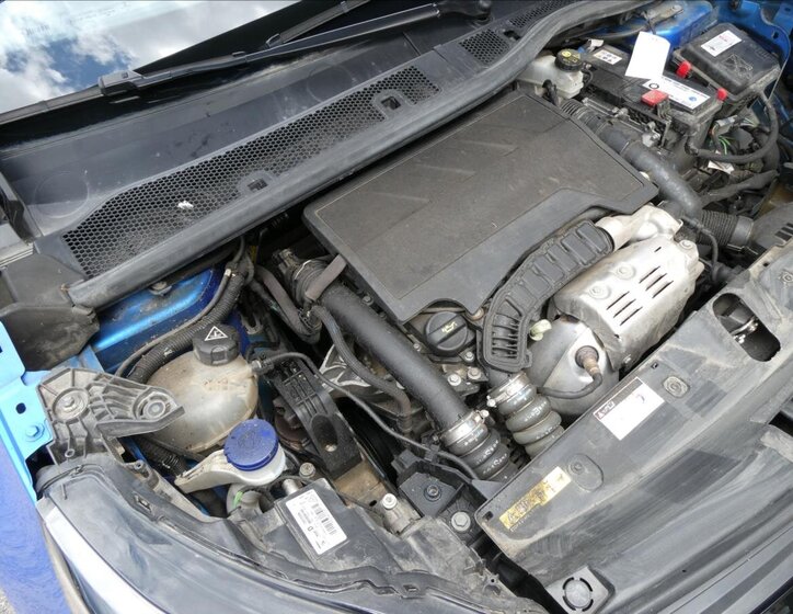 Peugeot 2008 SUV 1,2 l 96 kw