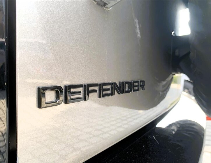 Land Rover Defender SUV 3,0 l 221 kw