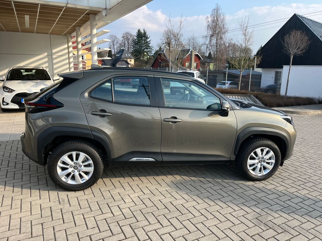Toyota Yaris Cross SUV / Terénní 1,5 l 68 kw