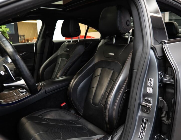 Mercedes-Benz CLS Sedan 3,0 l 320 kw