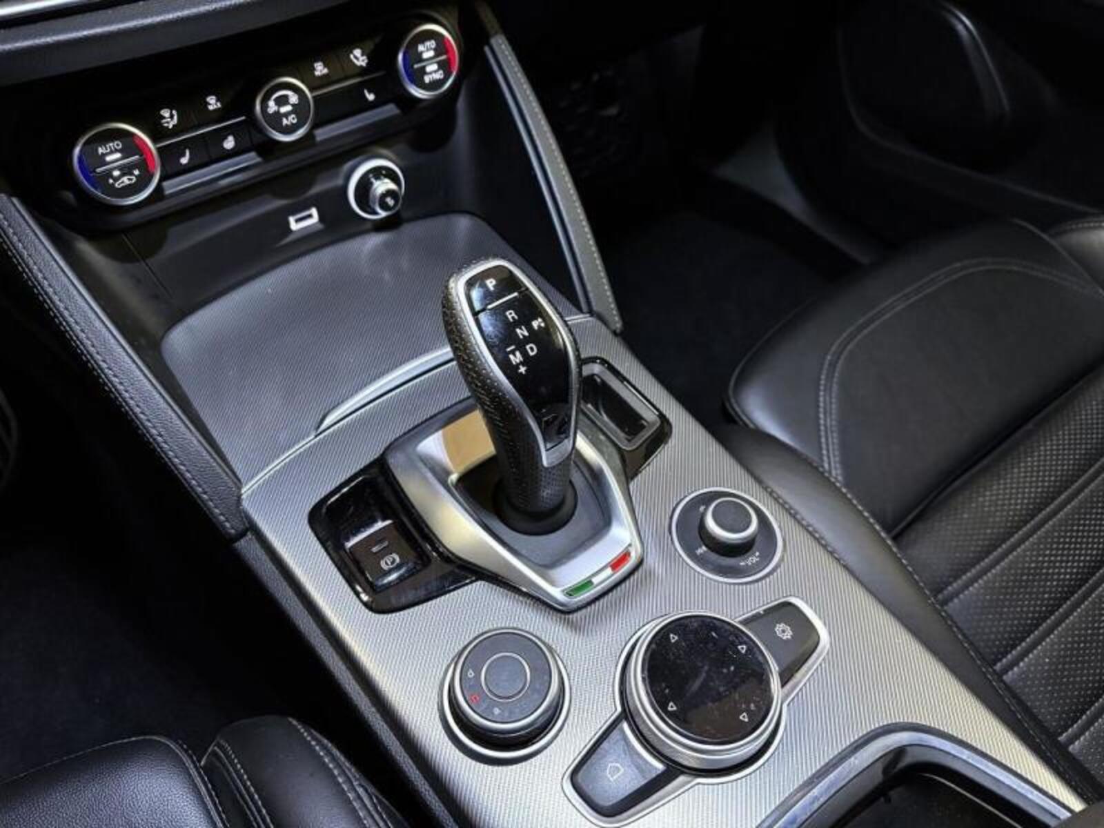 Alfa Romeo Stelvio 16