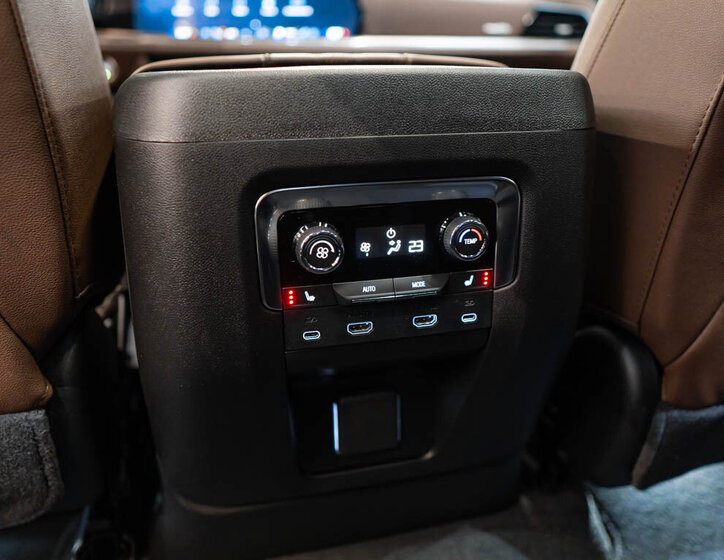 Chevrolet Suburban SUV 6,2 l 313 kw