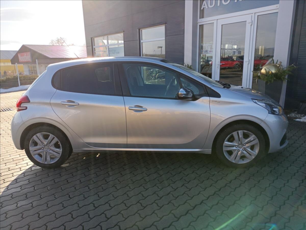 Peugeot 208 Hatchback 1,2 l 60 kw