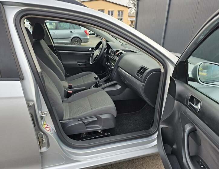 Volkswagen Golf Kombi 2,0 l 77 kw