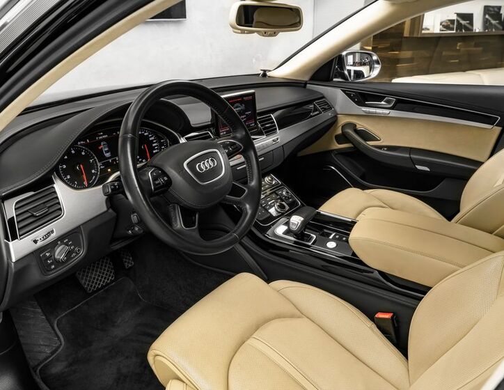 Audi A8 11