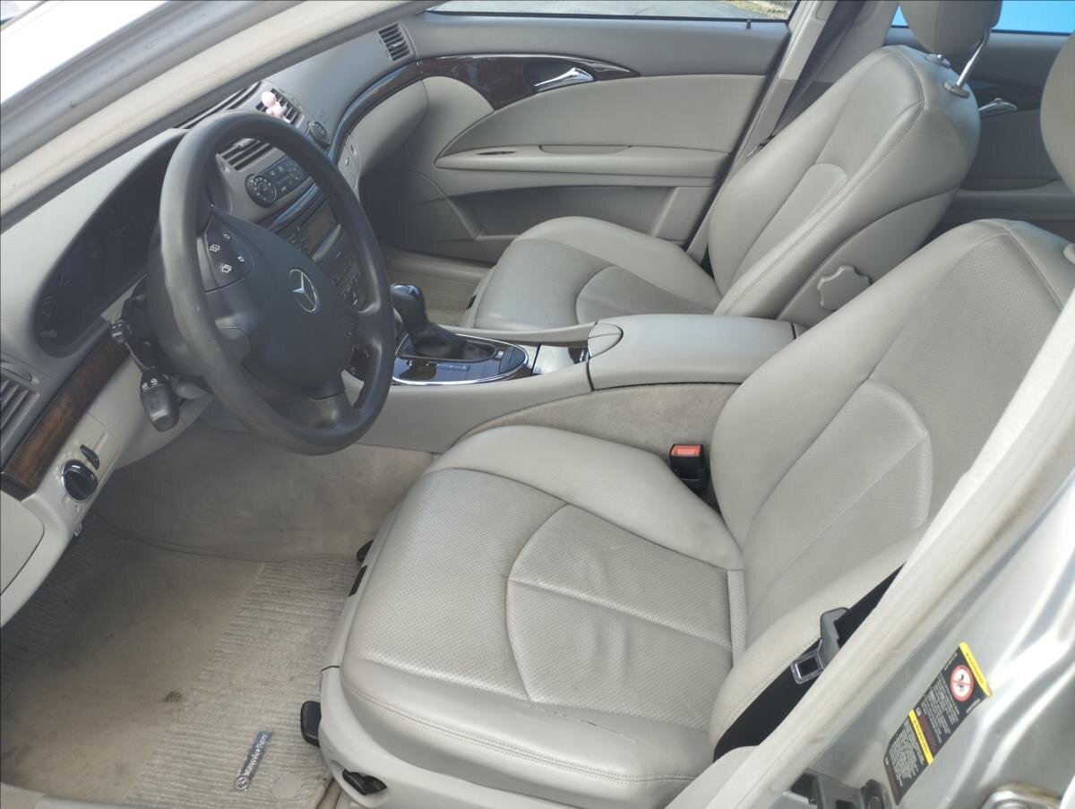 Mercedes-Benz Třídy E Sedan / Limuzína 1,8 l 120 kw
