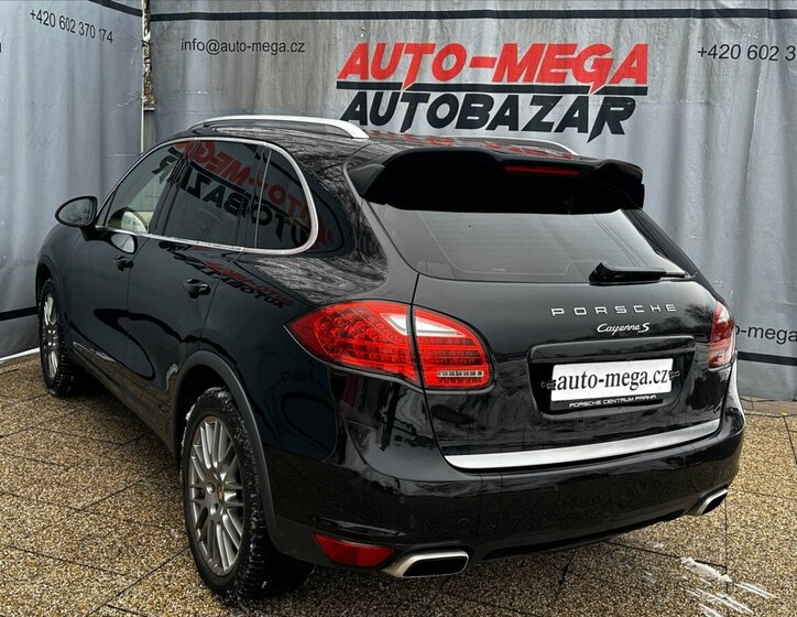 Porsche Cayenne Kombi 4,8 l 294 kw