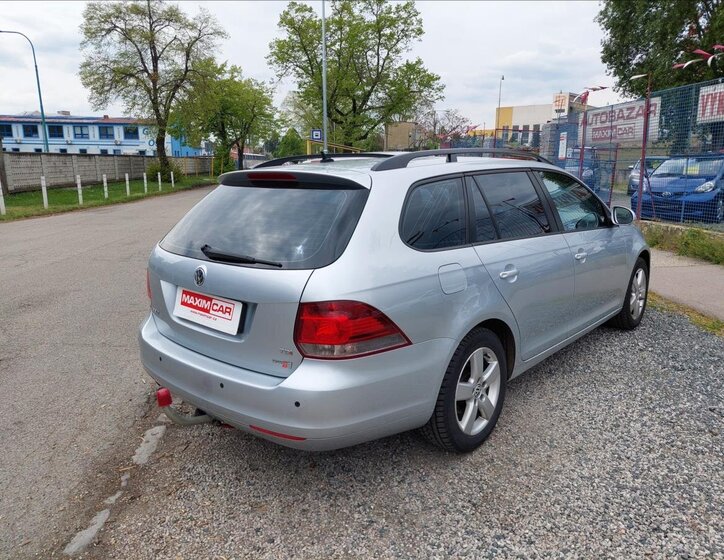 Volkswagen Golf Kombi 1,6 l 77 kw