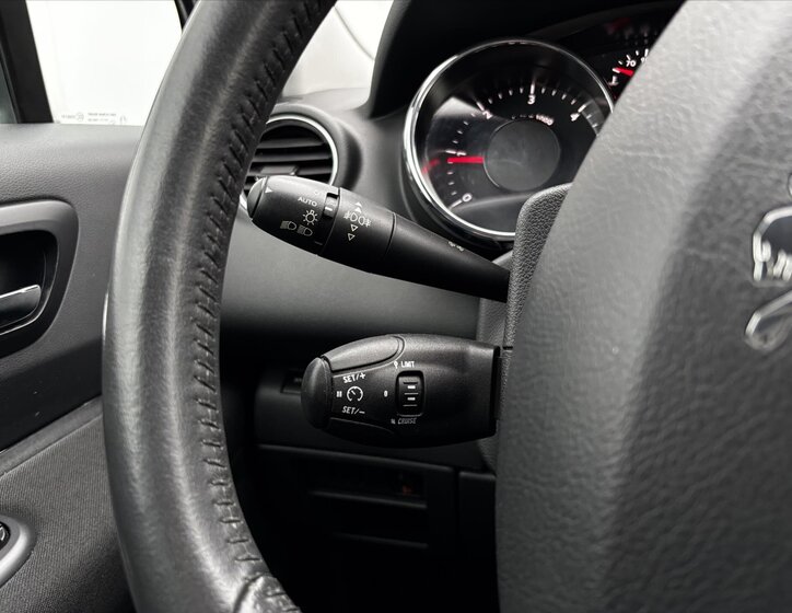 Peugeot 5008 MPV 2,0 l 120 kw