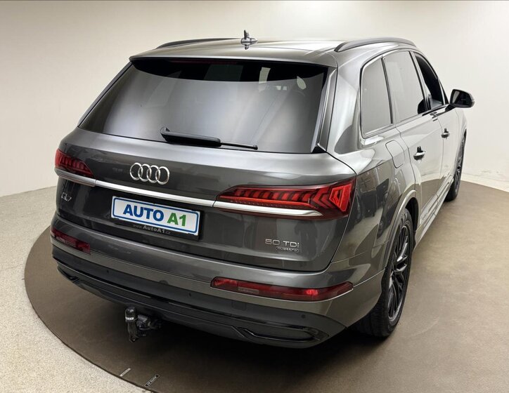 Audi Q7 4