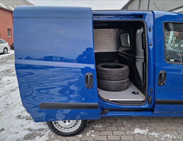 Fiat Dobló cargo Skříň 1,4 l 88 kw