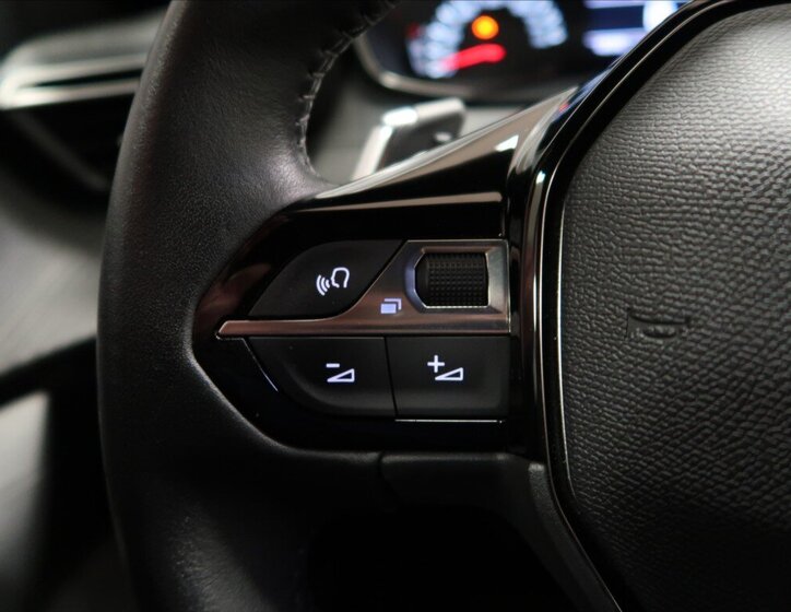 Peugeot 2008 Hatchback 1,2 l 96 kw