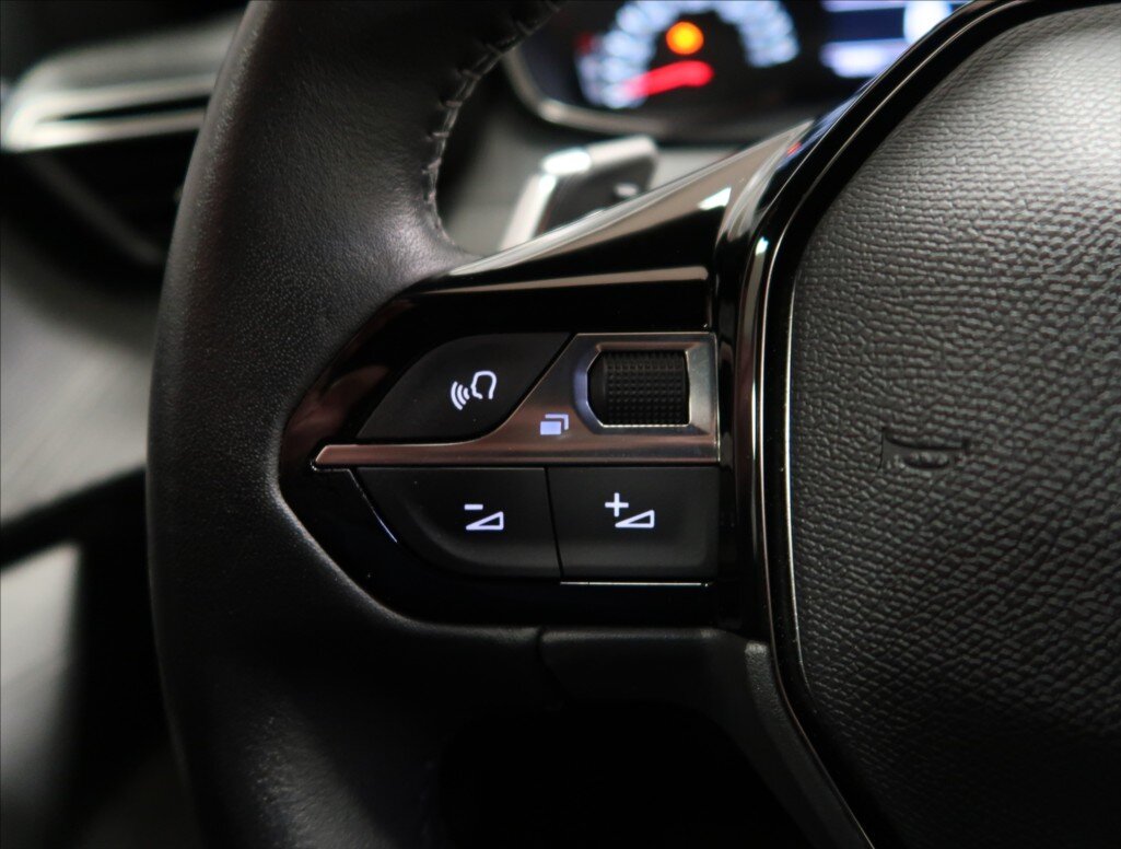 Peugeot 2008 Hatchback 1,2 l 96 kw