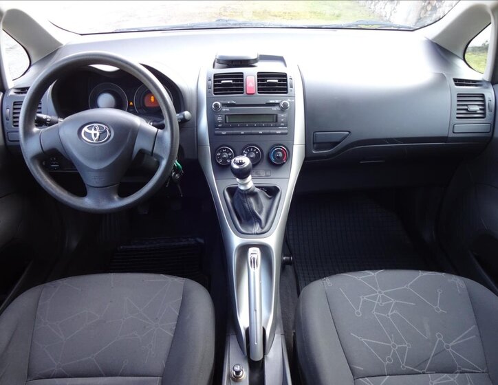 Toyota Auris Hatchback 1,3 l 74 kw