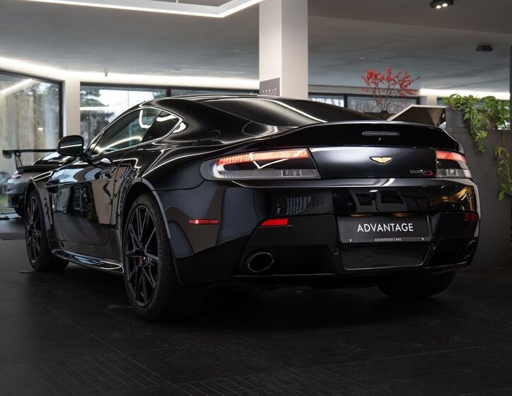 Aston Martin Vantage 4