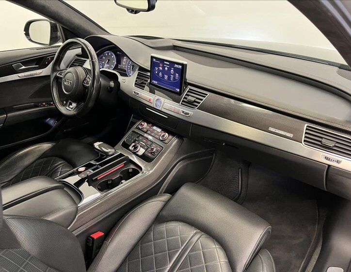 Audi S8 Sedan 4,0 l 445 kw