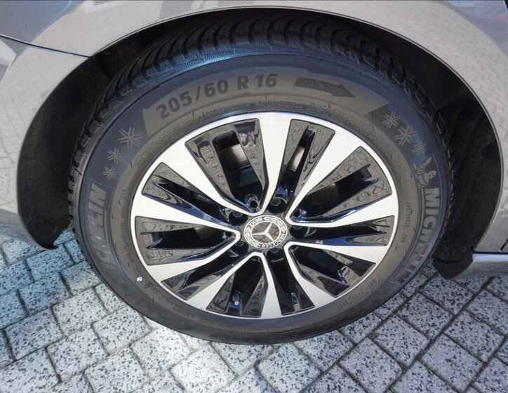 Mercedes-Benz Třídy A Sedan / Limuzína 1,3 l 100 kw