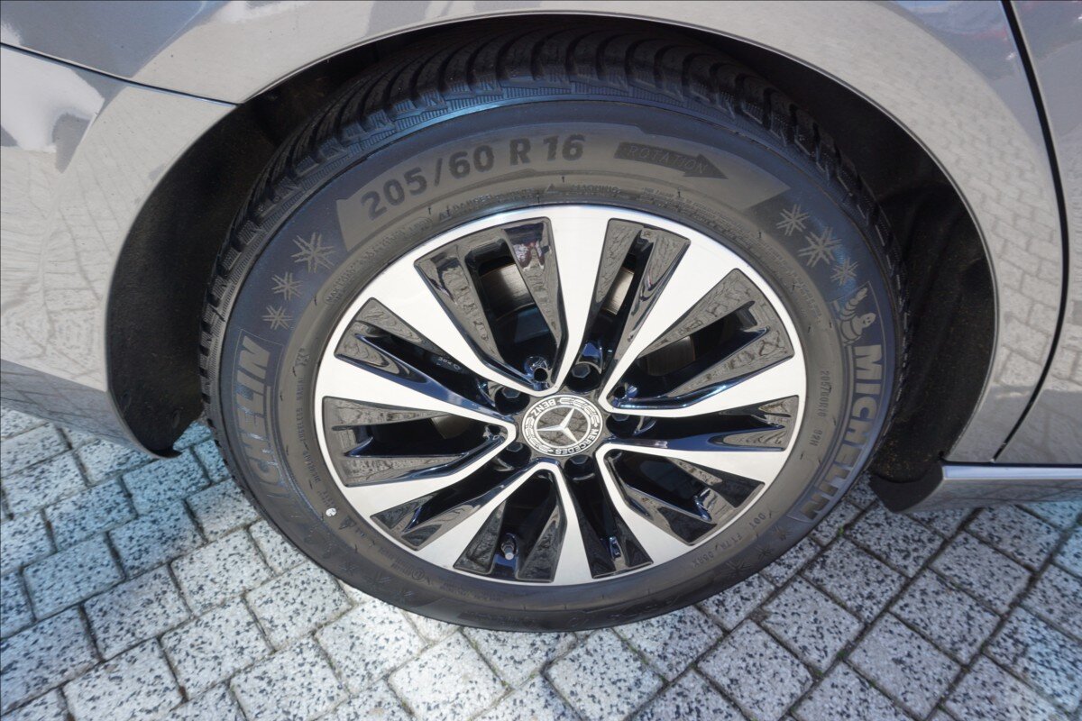 Mercedes-Benz Třídy A Sedan / Limuzína 1,3 l 100 kw