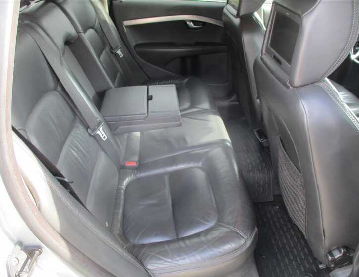 Volvo XC70 Kombi 2,4 l 151 kw