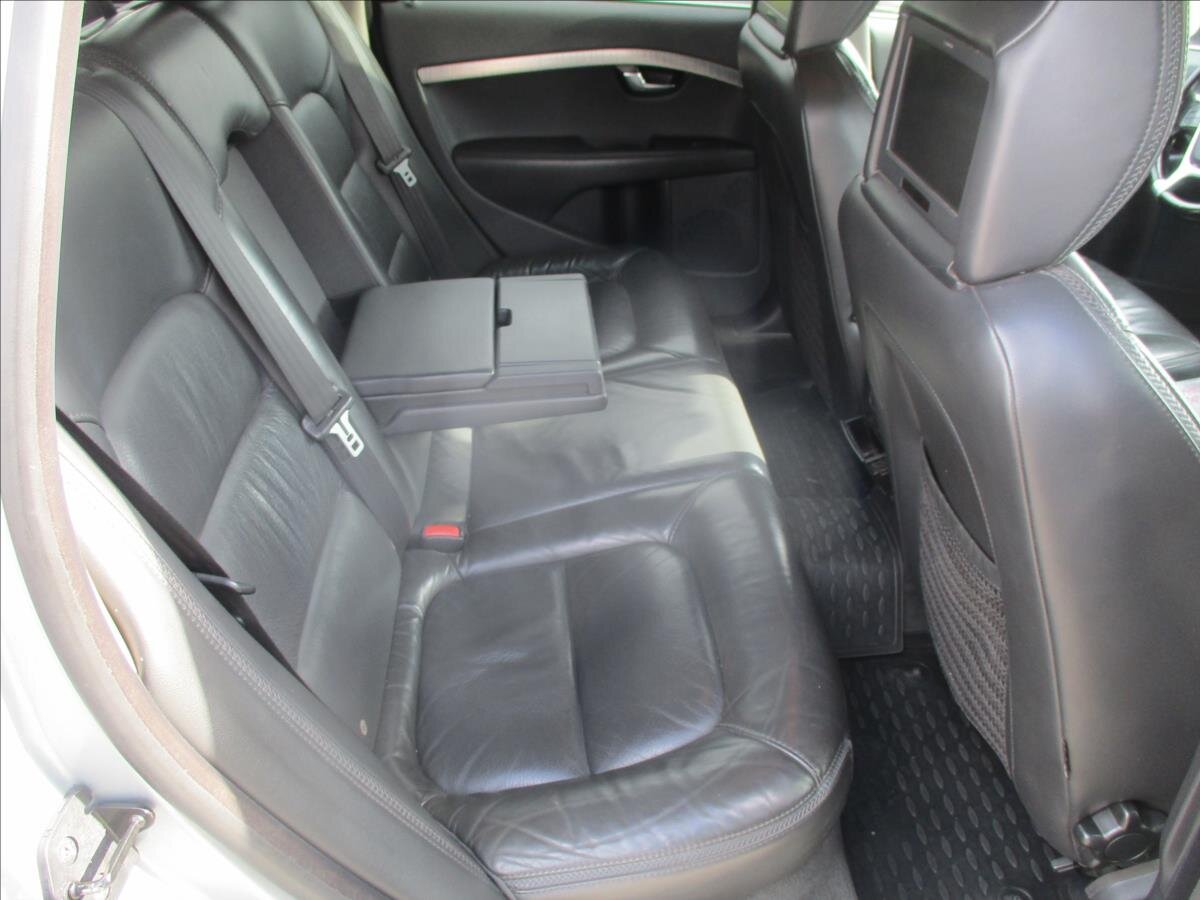 Volvo XC70 Kombi 2,4 l 151 kw