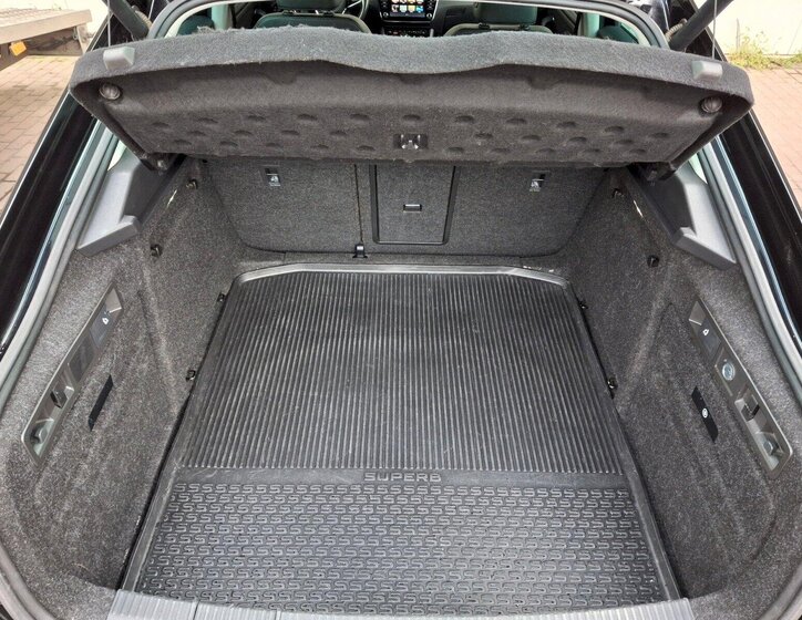 Škoda Superb Sedan / Limuzína 2,0 l 110 kw