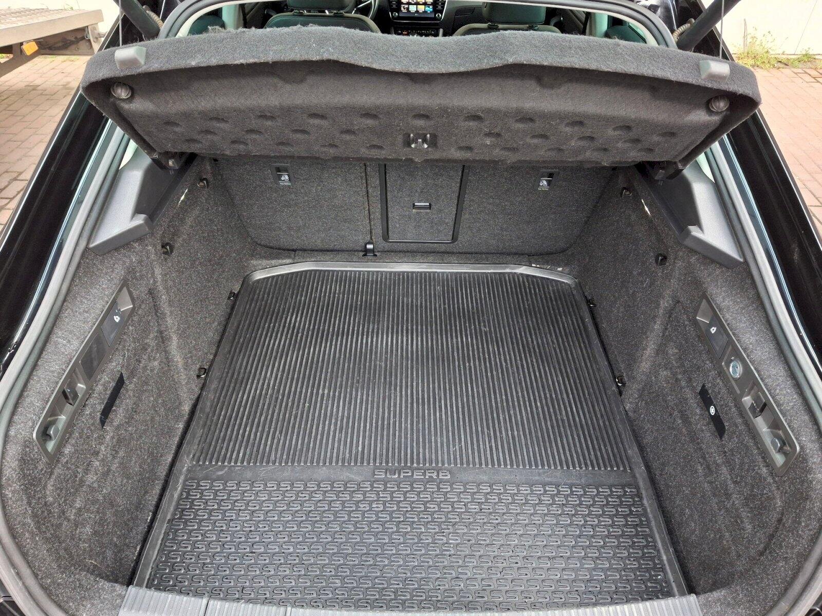 Škoda Superb Sedan / Limuzína 2,0 l 110 kw