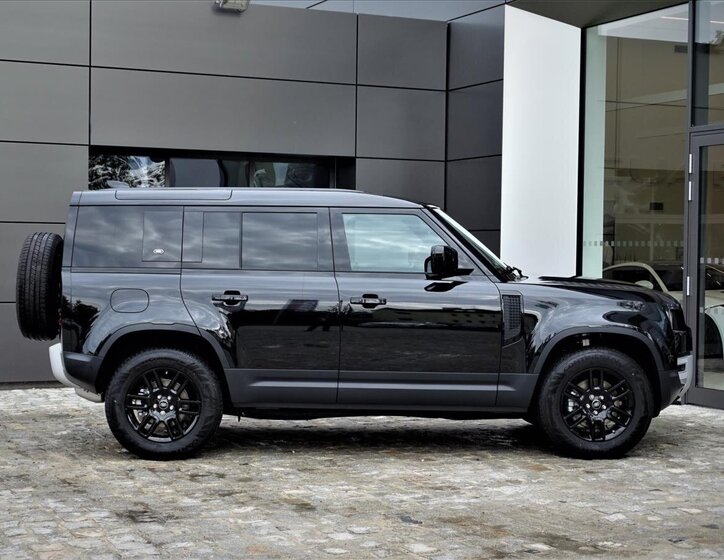 Land Rover Defender 4