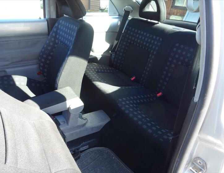 Volkswagen New Beetle 10