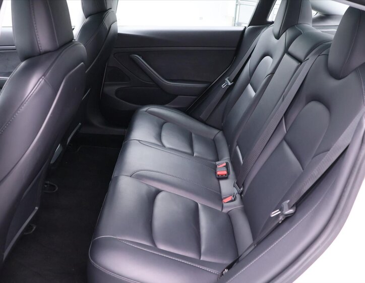 Tesla Model 3 16