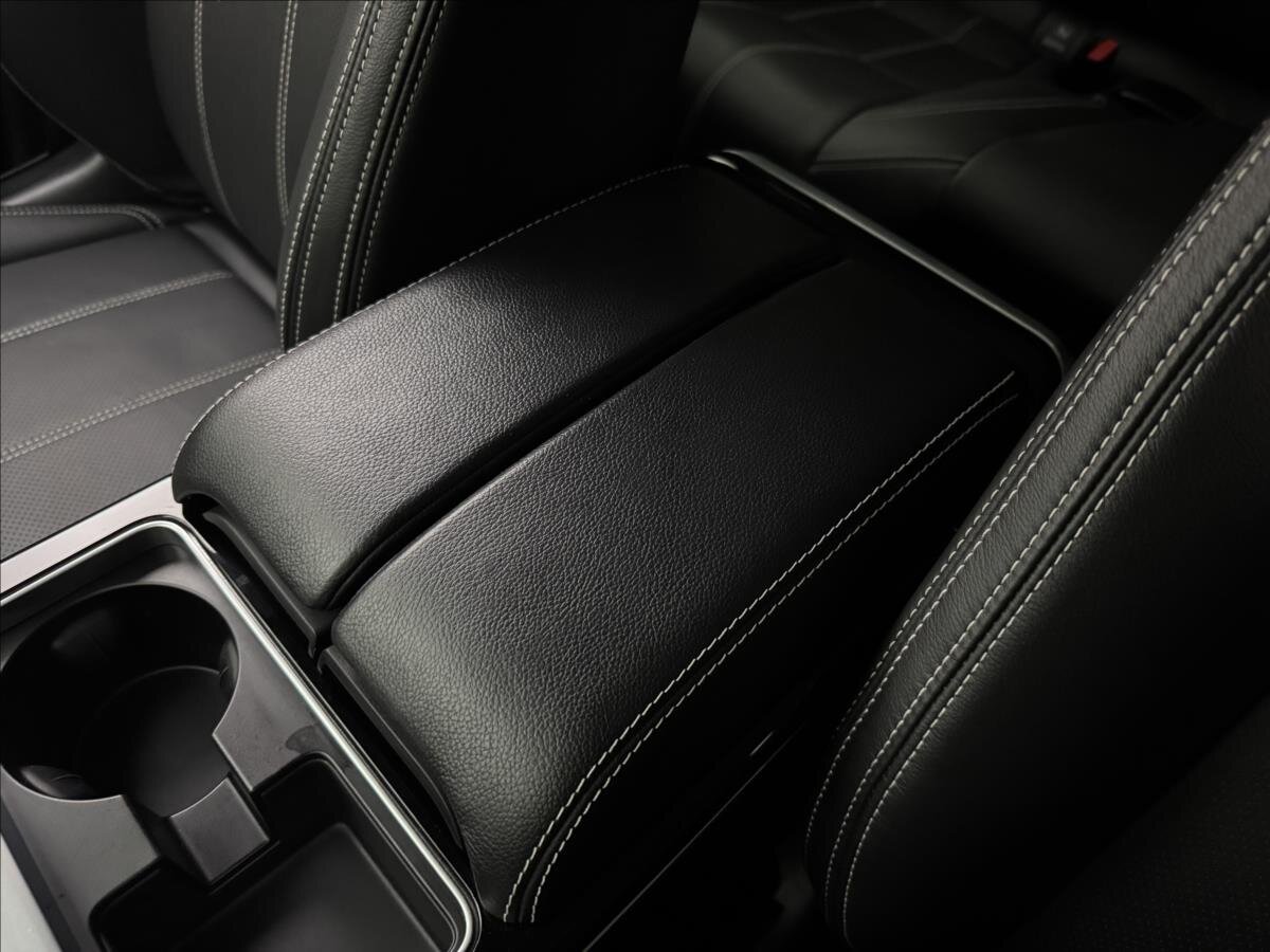 Land Rover Range Rover Velar SUV / Terénní 2,0 l 150 kw