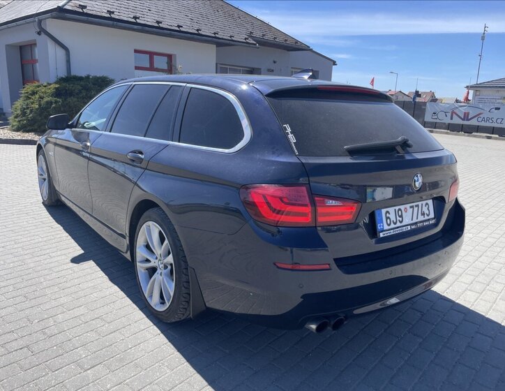 BMW Řada 5 Kombi 3,0 l 180 kw