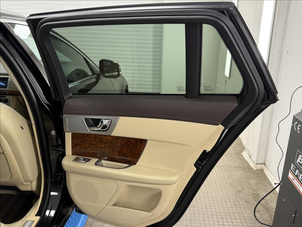 Jaguar XF Kombi 3,0 l 202 kw